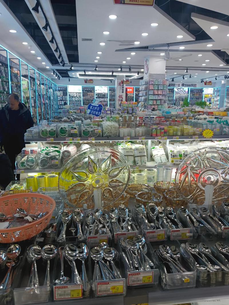 贸易公司注册资金最低需要多少钱？这家成都晶弘佳贸易公司的经历或能给你答案。